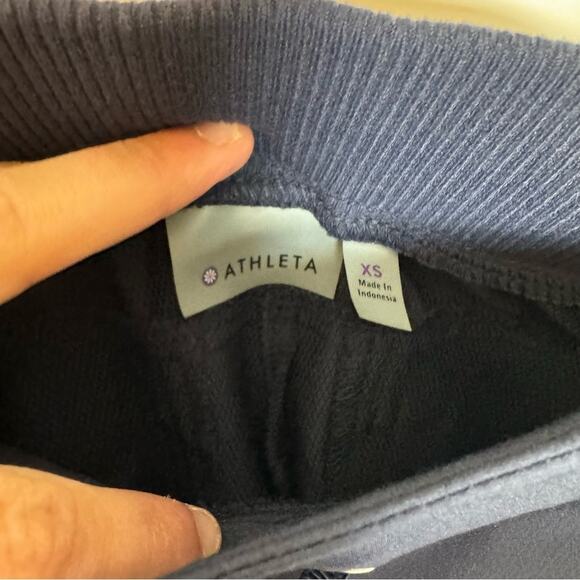 Athleta Midtown 4” Navy Blue Drawstring Cuffed Shorts Size XS - Picture 5 of 8